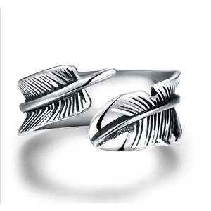 Ezüst Színű Levelet Formázó Titánium Gyűrű -- Férfi