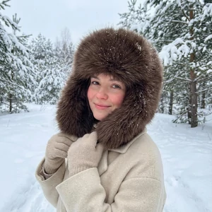 Prémium Minőségű Barna Öko-Szőrme Usánka – A Tél Elengedhetetlen Luxusa