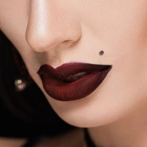 Ezüst Színű Titánium Push-in Labret Piercing Színes Kővel