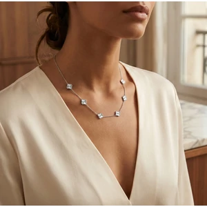 Ezüst Színű S925 Ezüst Nyaklánc Lóhere Medállal -45cm  - 7.5g