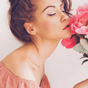 14 Karátos Arannyal Bevont Ezüst Színű Virág Alakú Íves Piercing