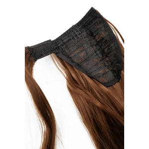 Meleg Világosbarna Színű Hullámos Szintetikus Póthaj Copfhoz 55 cm