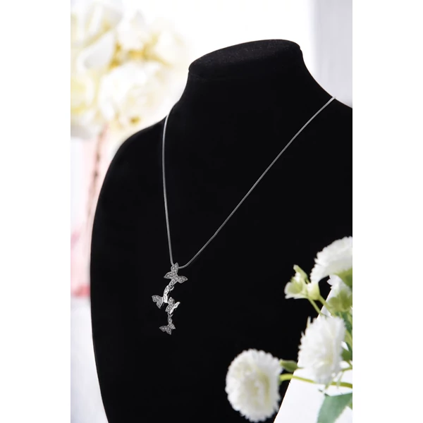 Ezüst Színű Nyaklánc Strasszköves Pillangó Medálokkal