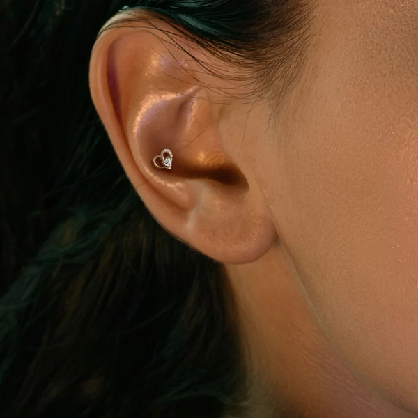 A & ONE Ródiumozott Arany Színű Orvosi Acél Szívecskés Arc Piercing Cirkónia Kövekkel