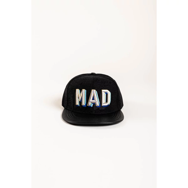 A & ONE Fekete, Színes MAD Felirattal Hímzett Snapback Sapka