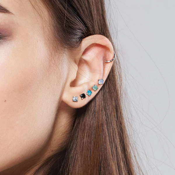 A & ONE Ezüst Színű 316L Orvosi Acél Egyenesszárú Labret Piercing Fekete Kővel