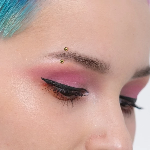 Arany Színű Titánium Szemöldök Piercing Gömbbel