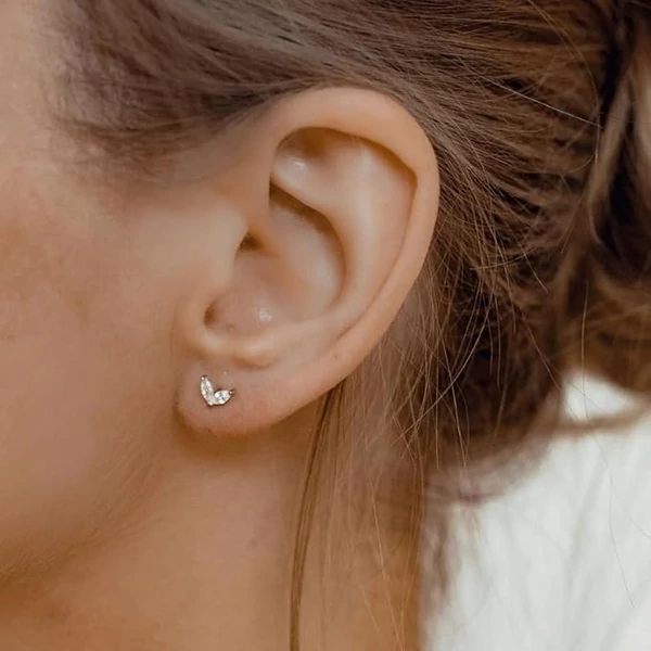 316L Arany Színű Labret Piercing Cirkónia Kővel -1db