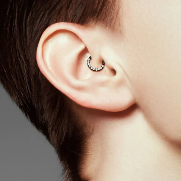 Ezüst Színű Titánium Karika Piercing Kövekkel