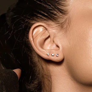 Ezüst Színű Kereszt Alakú Titánium Egyenesszárú Labret Piercing