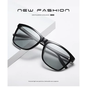 Fekete Keretes Szürkés Áttetsző Lencsés Napszemüveg