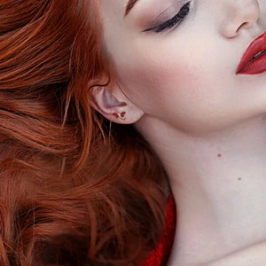 Piros Szitakötő Alakú Piercing