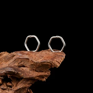 A & ONE Apró Szögletes Alakú Orr/Fül Piercing  -1 db
