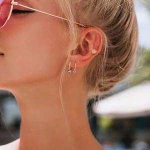 Ezüst Színű 316L Orvosi Acél Egyenesszárú Labret Piercing Kövekkel Díszített Szívvel