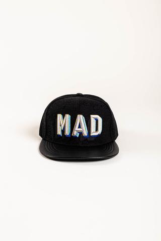 A &amp; ONE Fekete, Színes MAD Felirattal Hímzett Snapback Sapka