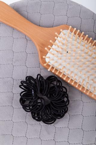 Fekete Kicsi Textil Hajgumi Szett Dobozban, 75 Darabos