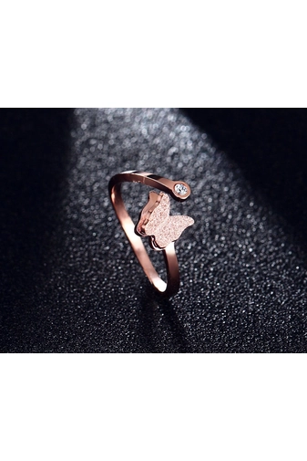 Kép 5/6 - A & ONE Rózsaarany színű rozsdamentes acélból készült állítható méretű gyűrű Strasszkővel és pillangóval