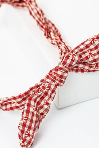 Kép 2/2 - A & ONE Piros Kockás Virágmintás Gumis Hajpánt Masnival