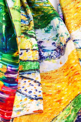 Kép 3/4 - Színes Absztrakt Mintás Selyem Hatású Textil Sál