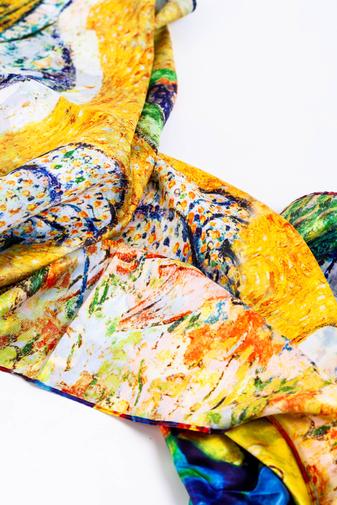 Kép 4/4 - Színes Absztrakt Mintás Selyem Hatású Textil Sál