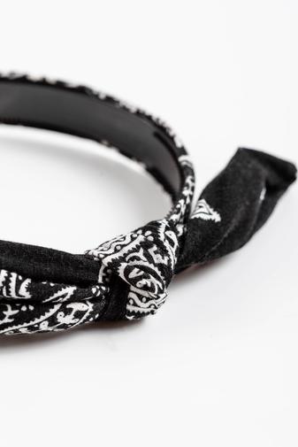 Kép 3/3 - A & ONE Fekete Bandana Mintás Hajpánt Masnival