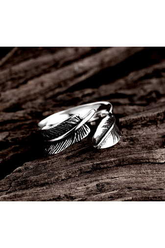 Kép 2/3 - A & ONE Ezüst Színű Levelet Formázó Titánium Gyűrű -- Férfi