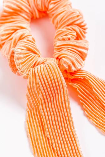 Kép 2/2 - A & ONE Narancssárga Bordázott Hajgumi Szalaggal Díszítve