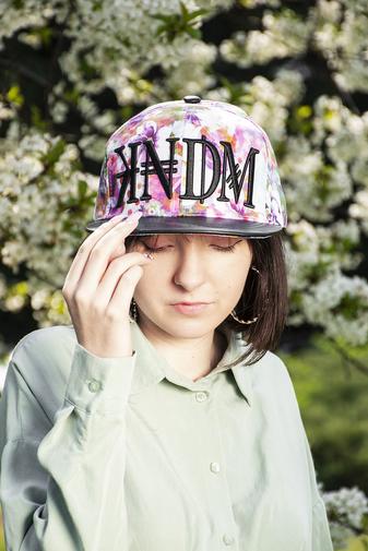 Kép 1/7 - A & ONE Színes, Fekete Felirattal Hímzett Snapback Sapka