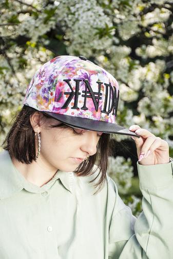Kép 7/7 - Fekete Felirattal Hímzett Snapback Sapka