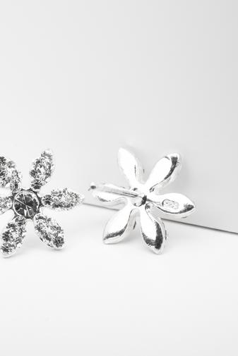 Kép 4/4 - Swarovski Kövekkel Díszített Apró Virág Alakú S925 Ezüst Fülbevaló
