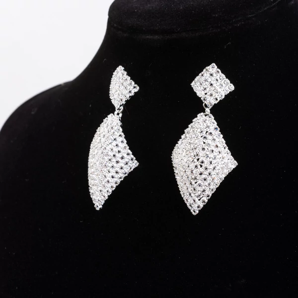 Esküvői Elegáns Ezüstszínű Rombusz Alakú Fülbevaló