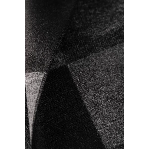 A & ONE Sötétszürke Geometria Mintás Sál És Vastagon Kötött Gyapjúkeverék Sapka Szett