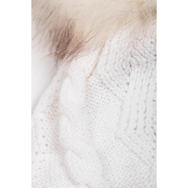 Fehér Csillogós Kötött Sapka Pomponnal És Tört-Fehér Anyagában Rózsa Mintás  Sál Szett