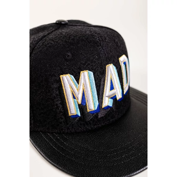 Színes MAD Felirattal Hímzett Snapback Sapka