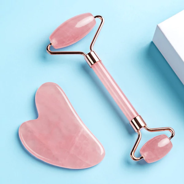 A & ONE Rózsakvarc Arc Masszírozó Roller És Gua Sha Szett Dobozban