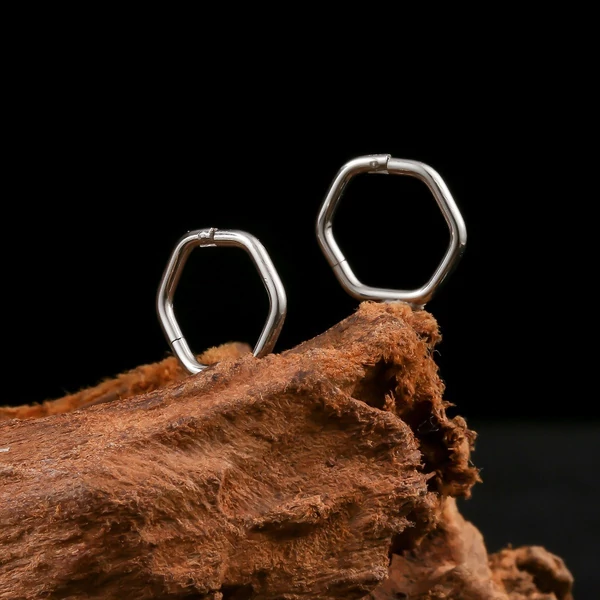 A & ONE Apró Szögletes Alakú Orr/Fül Piercing  -1 db