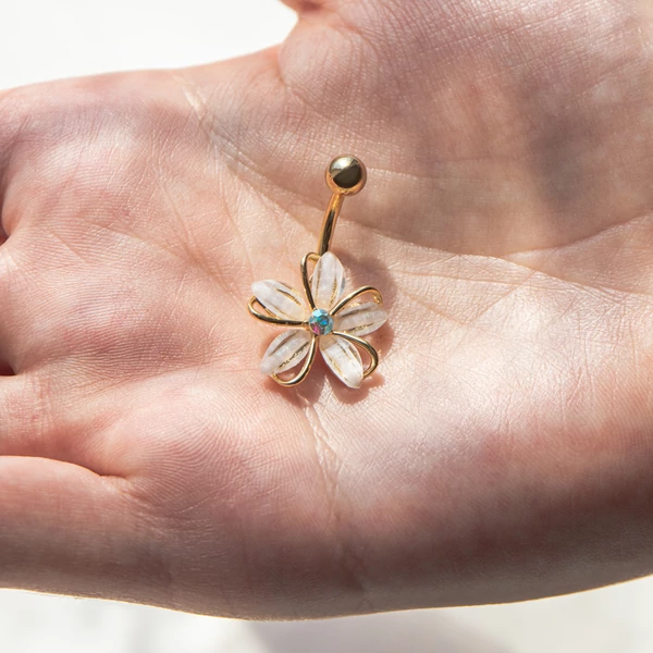 A & ONE 14K Arannyal Bevont Virág Alakú Medállal Díszített Köldök Piercing