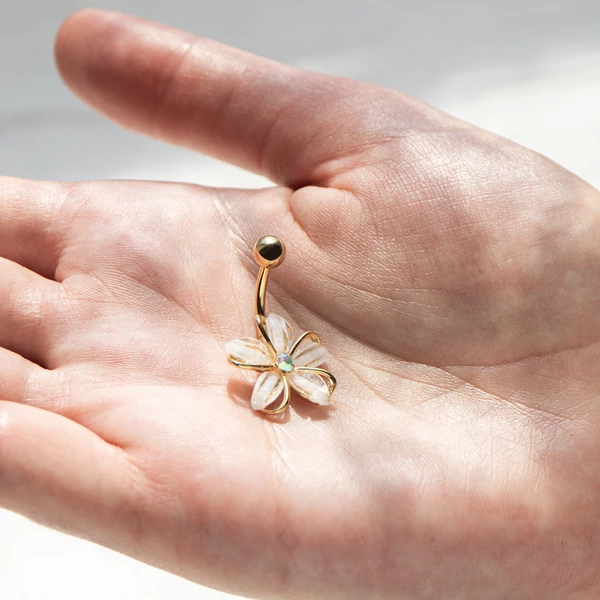 A & ONE 14K Arannyal Bevont Virág Alakú Medállal Díszített Köldök Piercing