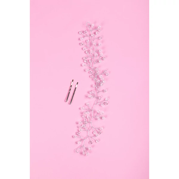 Csillogó Kövekkel És Virágokkal Díszített Hajdrót