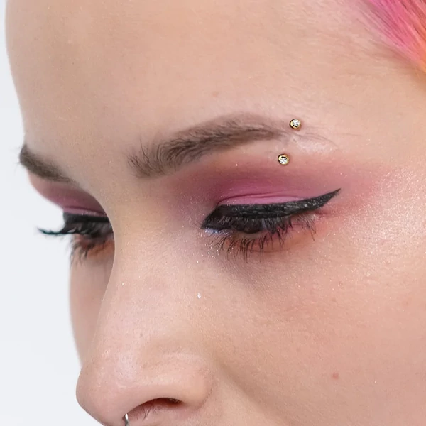Arany Színű Titánium Szemöldök Piercing Kővel